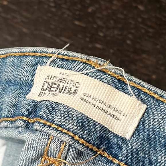 Zara High Waisted Light Wash Skinny Jeans - Picture 4 of 6